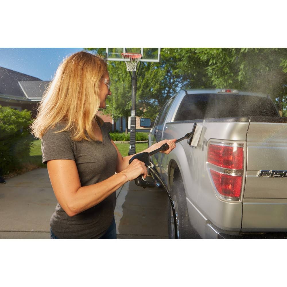 2000 PSI Electric Pressure Washer with Accessory Kit O2717